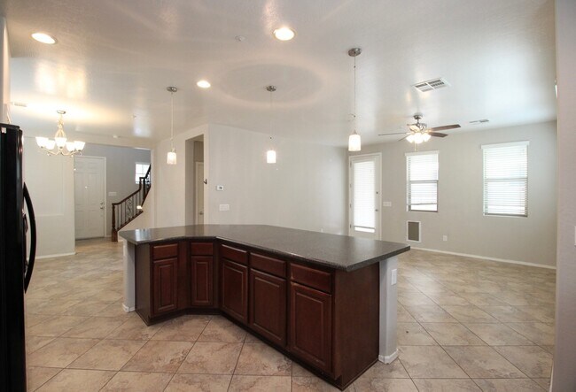 Building Photo - 3221 E Virgil Dr