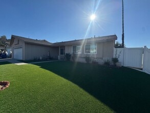 Building Photo - 4 Bedroom house single level