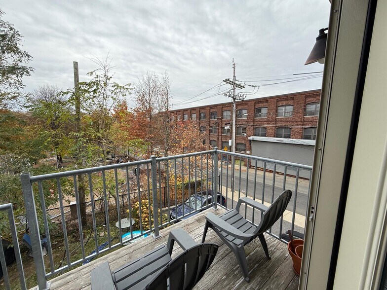 Building Photo - 119 Central St