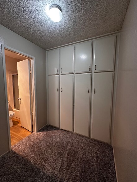 Building Photo - 5132 N Glendora Ave