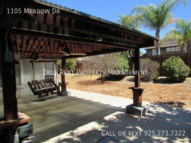 Building Photo - Beautiful 3 Bed, 2 Bath Home in Great Live...