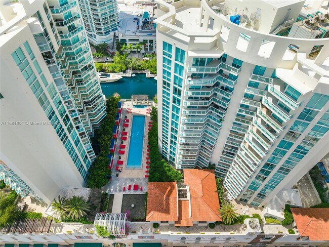 Building Photo - 250 Sunny Isles Blvd