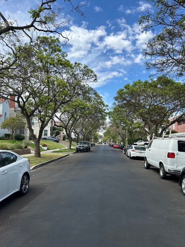 Quiet, residential neighborhood with ample street parking - 1139 S Highland Ave