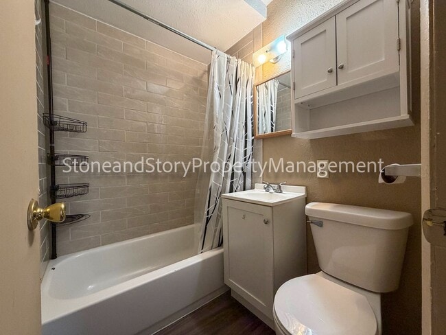 Building Photo - 2 bedroom 1 bath