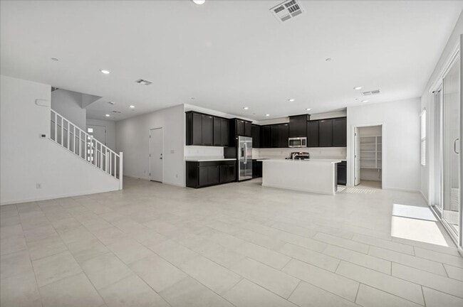 Building Photo - Beautiful New Home in Black Mountain Planned Community