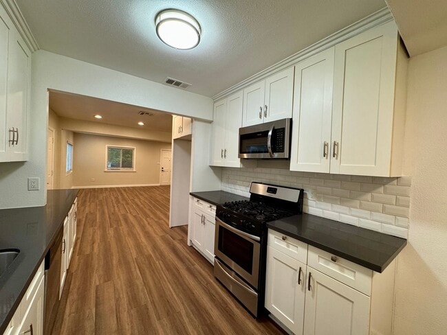 Building Photo - 15105 Nurmi St