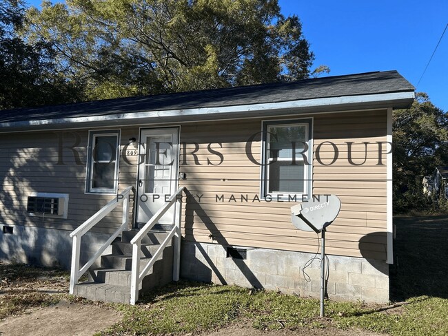 Primary Photo - #450 - 807-809 Hughes St Duplex
