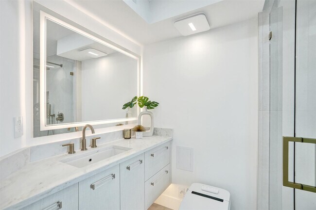 Building Photo - 209 N Fort Lauderdale Beach Blvd