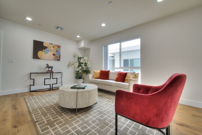 Building Photo - 11726 Hamlin St