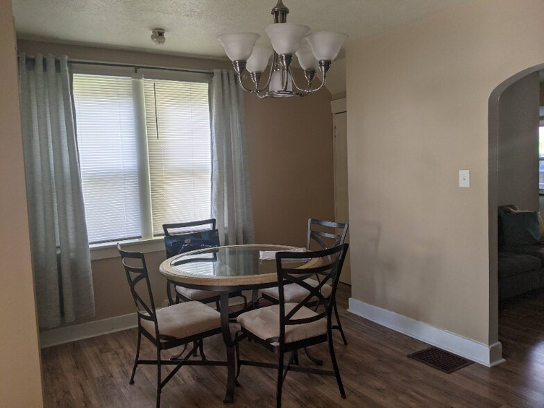 Building Photo - 3606 Pary Ave