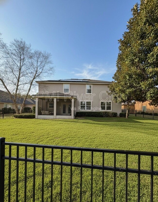 Building Photo - 2099 Club Lake Dr