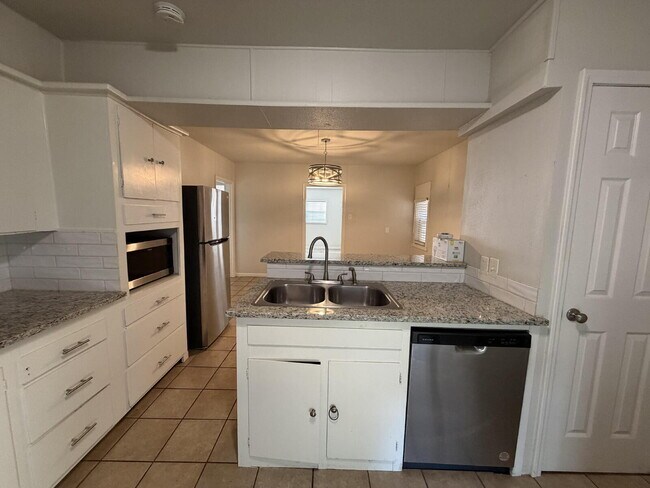 Building Photo - Move in Now or this Summer 2026! Charming 3-bedroom, 2-bath home just minutes from Texas Tech!
