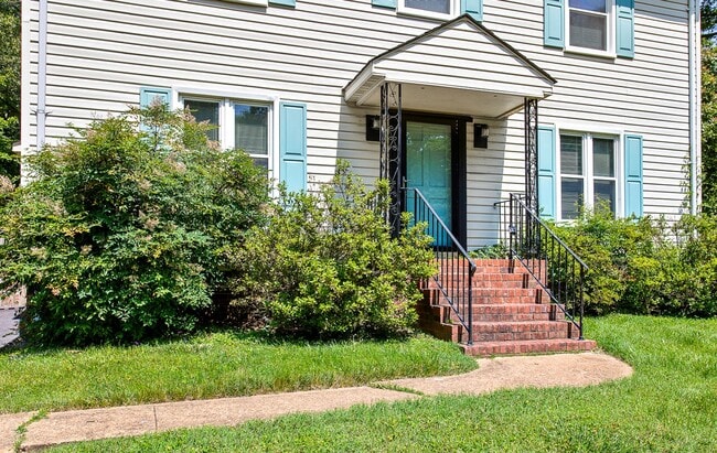 Building Photo - $2,500 / 3 br / 3 ba / 1,750 sqft