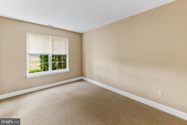 Building Photo - 441 Paddock Ct