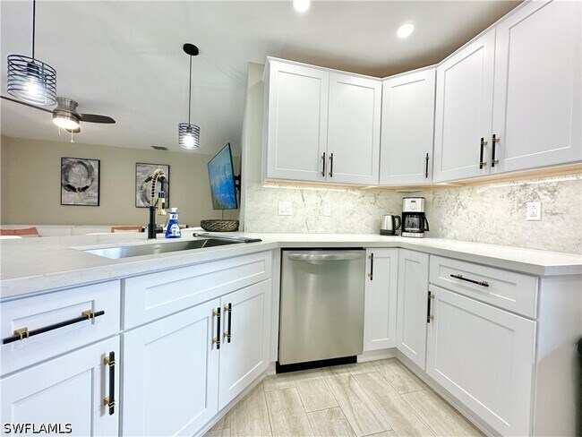 Building Photo - 3639 Kent Dr