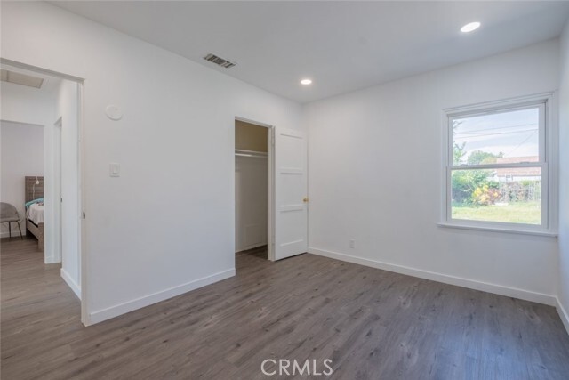 Building Photo - 6529 Kraft Ave