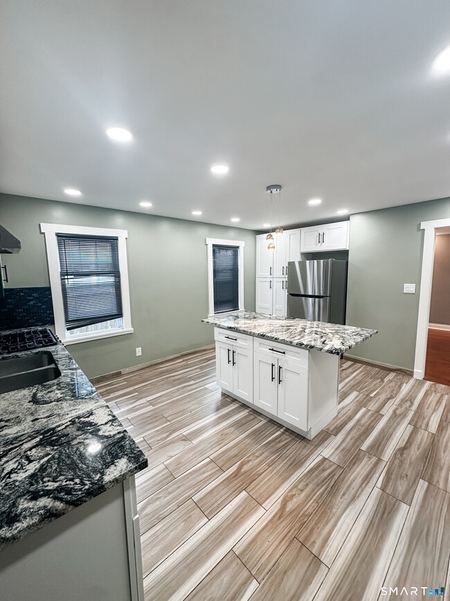 Building Photo - 264 Wilmot Ave