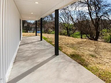 Building Photo - 2122 Brooks Ave