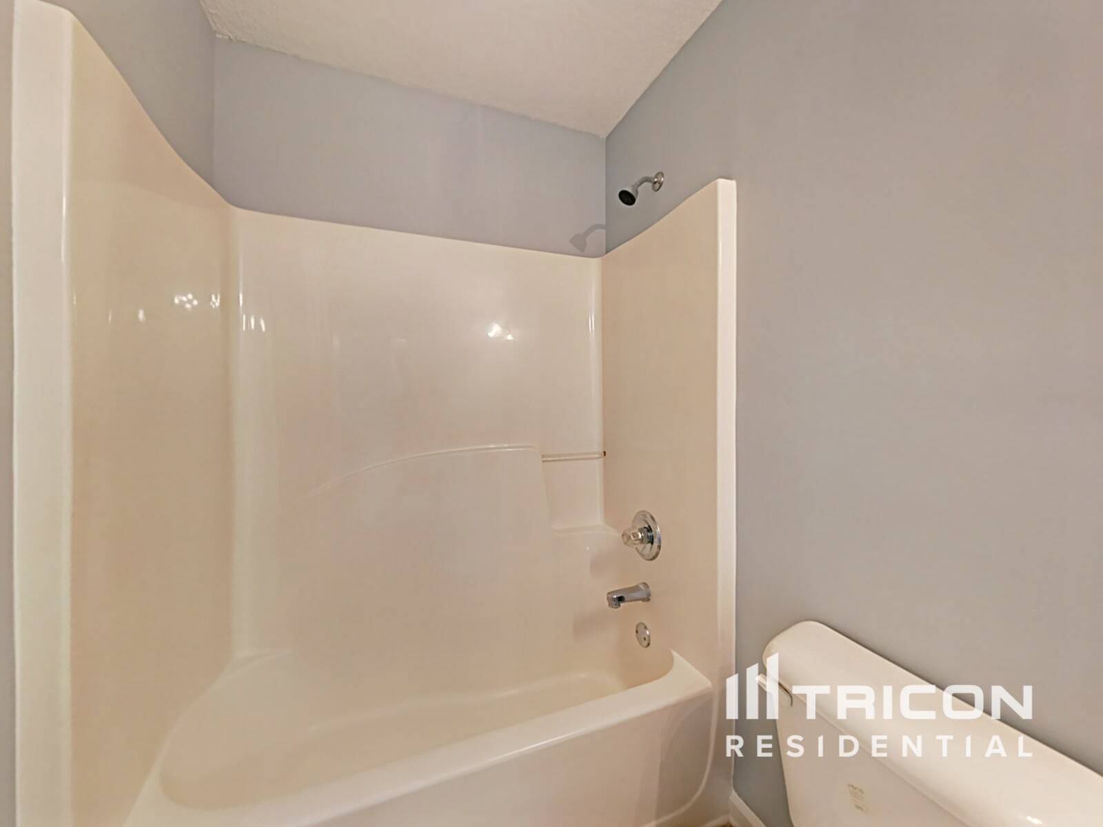 Building Photo - 1100 Village Oaks