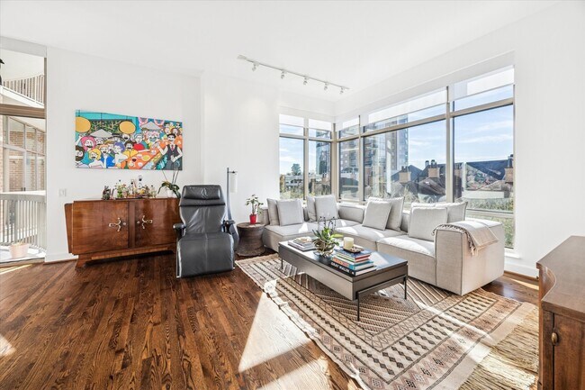 Building Photo - 2211 Briarglen Dr