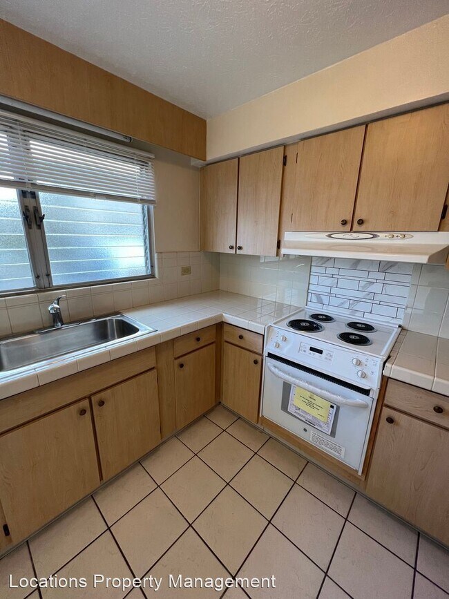 Building Photo - 3 br, 2 bath House - 827 Ala Lilikoi Stree...