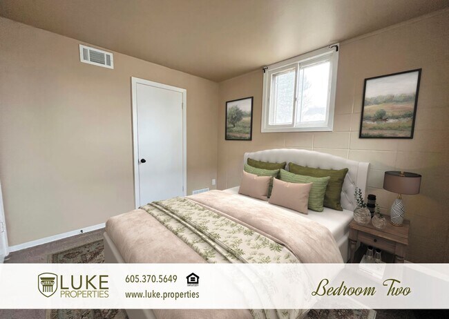 Building Photo - 516 S Menlo Ave