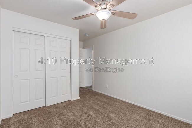 Building Photo - 30725 N Royal Oak Way