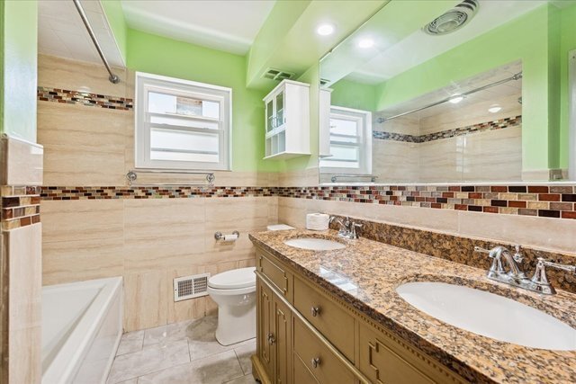 Building Photo - 3836 W Estes Ave