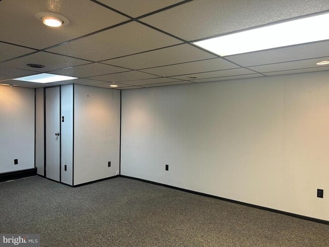 Building Photo - 909 Fairfax Rd