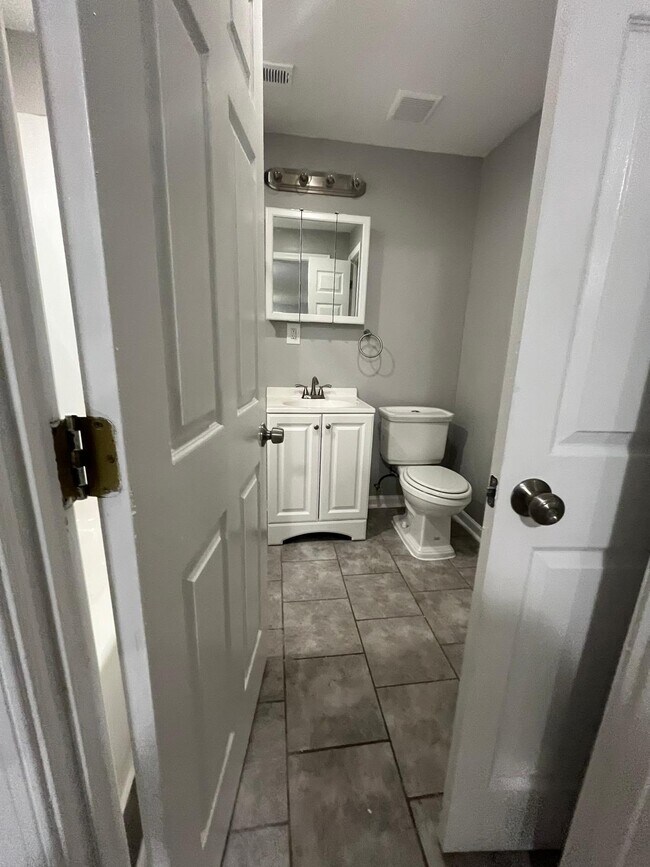 Building Photo - 4674 Mews Dr