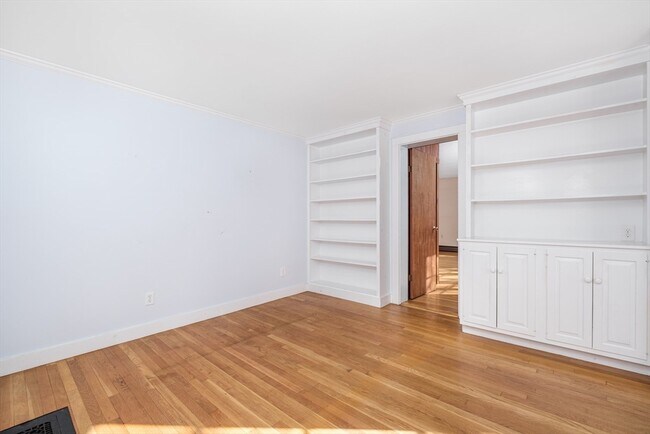 Building Photo - 445 Glen Rd