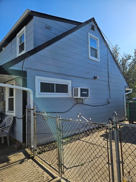 Building Photo - 898 Bowling Green Dr