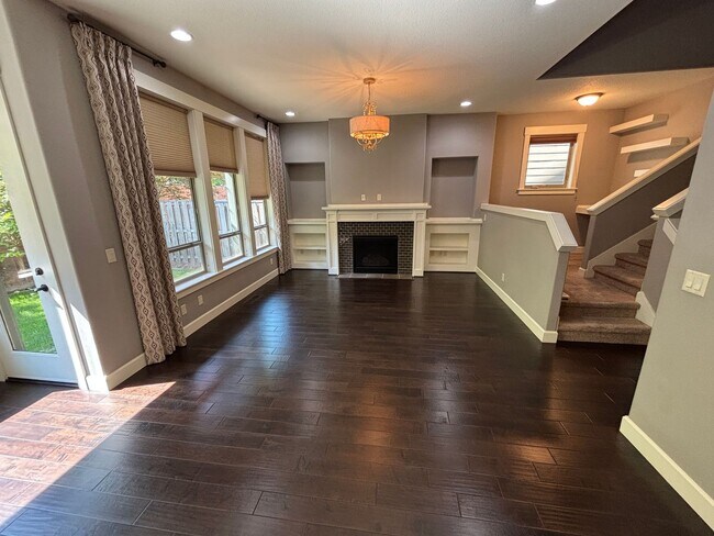 Building Photo - Beautiful Home in the Copper Creek Subdivi...