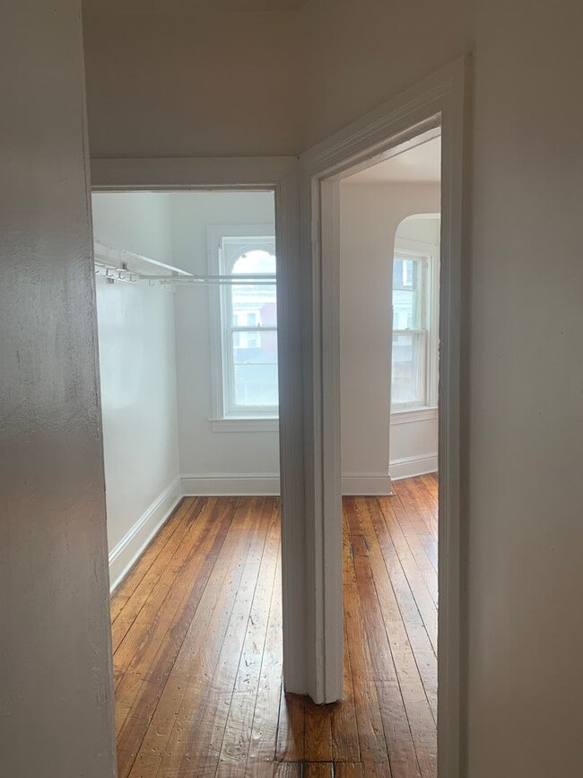 Building Photo - 3 Bedrooms on the Avenues York City