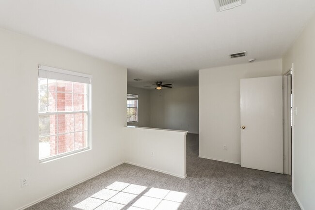 Building Photo - 3826 Rowlock Vine Dr