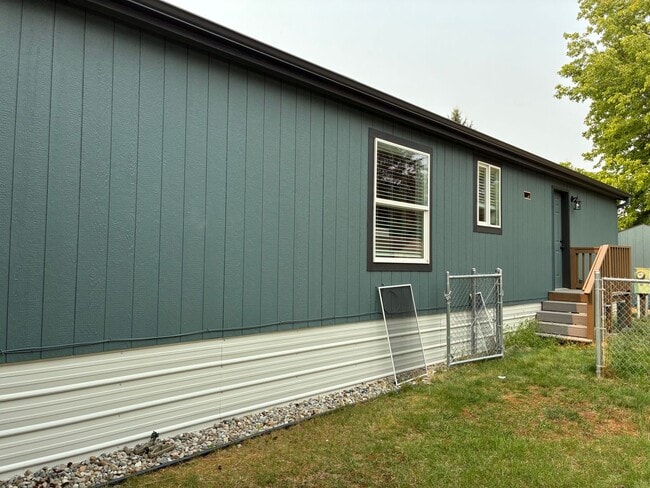 Building Photo - Beautiful, Quiet neighborhood close to dow...
