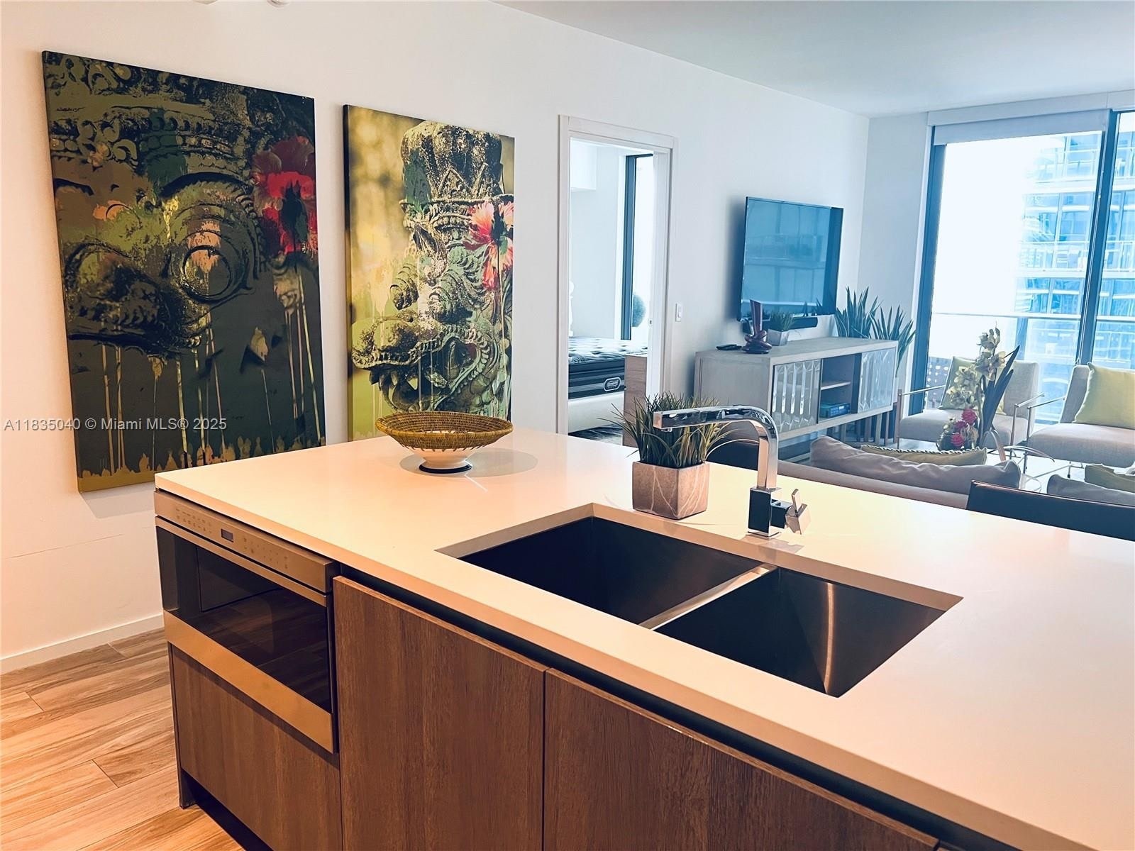 Building Photo - 801 S Miami Ave