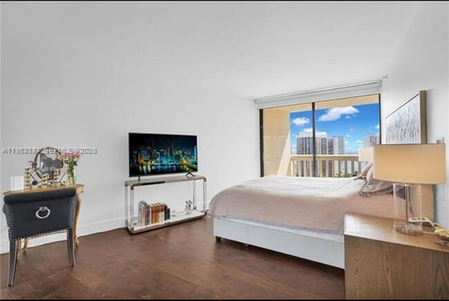 Building Photo - 1000 W Island Blvd