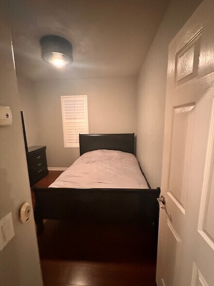 Building Photo - 2634 Bellezza Dr