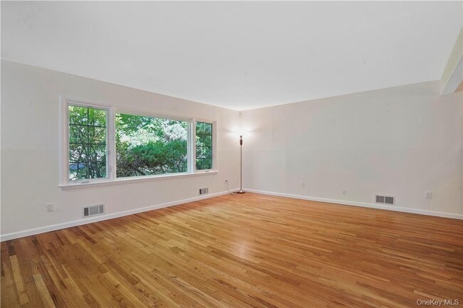 Building Photo - 124 Northfield Ave