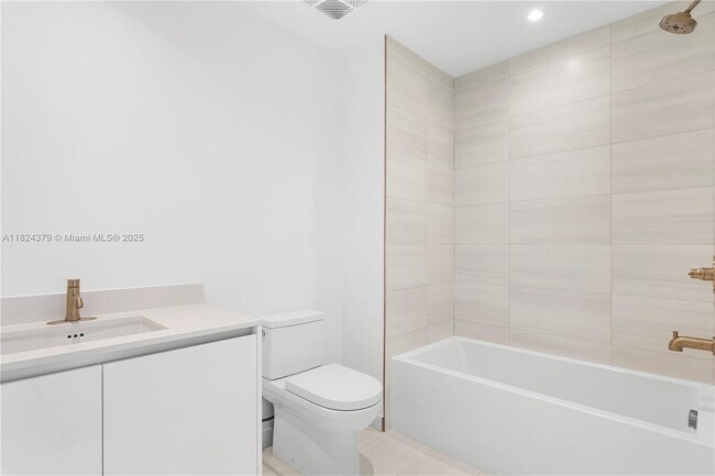 Building Photo - 2678 Tigertail Ave
