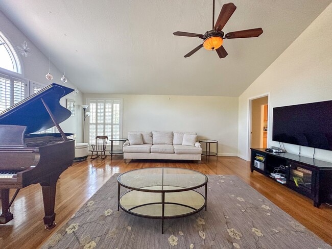 Building Photo - 15694 Longwood Dr