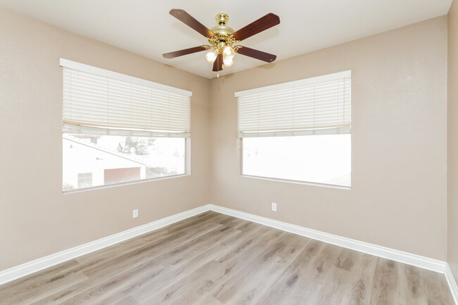 Building Photo - 4643 Cliff Breeze Dr
