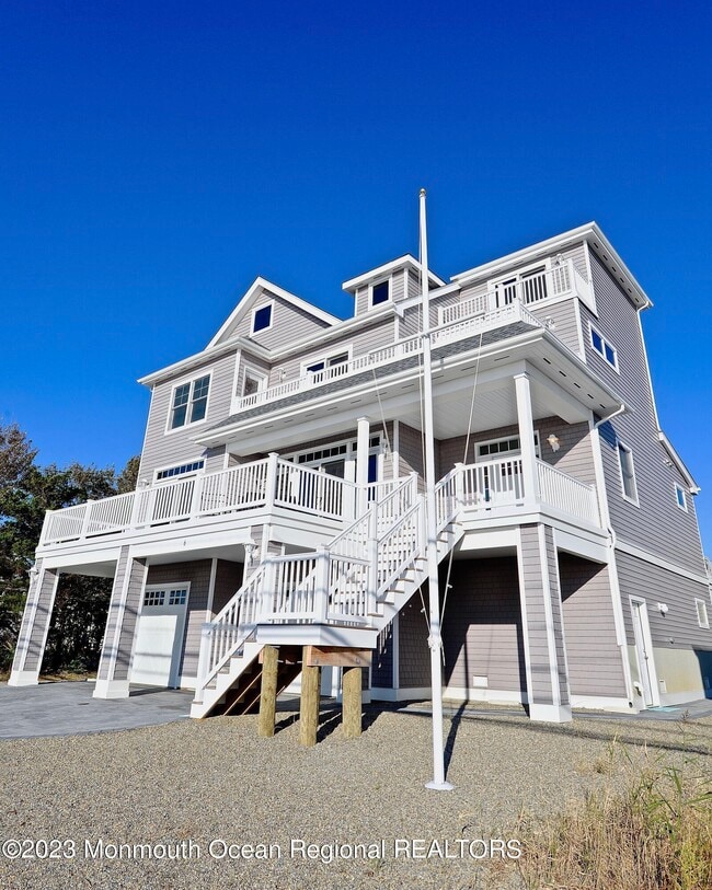 Building Photo - 6 N Bayview Ave
