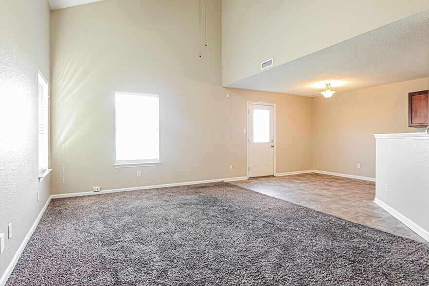 Building Photo - 1240 Cutler Ln