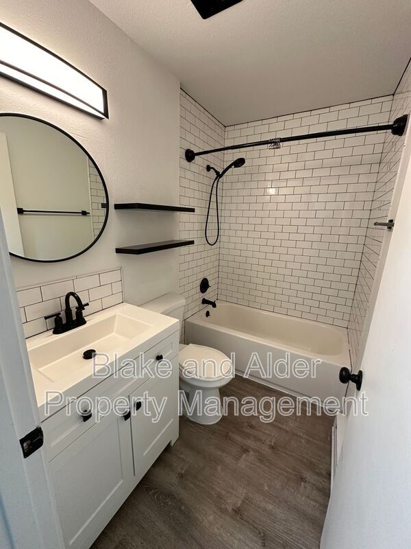 Building Photo - 838 SE 42nd Ave