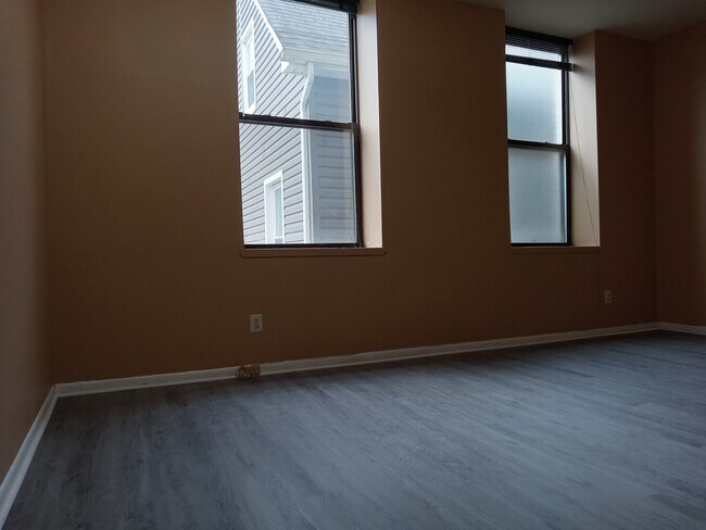 Building Photo - 54 W Cherry St