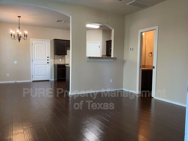 Building Photo - 215 N College St