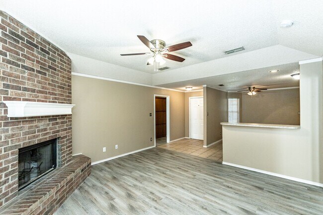 Building Photo - 242 Mossycup Dr