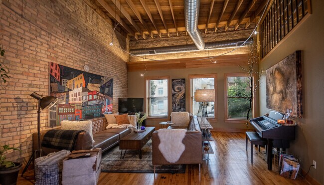 Living Room/Main Living Space - 111 Roberts St N